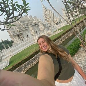 Meet your Posher, Amy